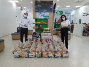 ACIP doa cestas básicas à Campanha União em Dobro, realizada pelo Sicredi