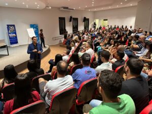 <strong>Com auditório lotado Acip promove palestra inspiradora para 2024</strong>